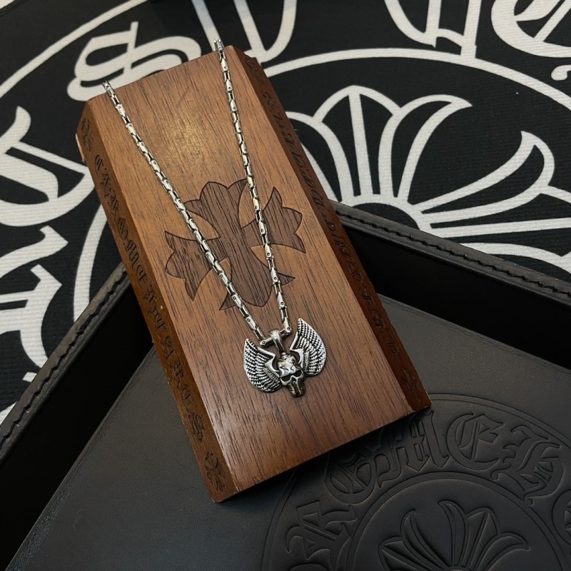 Ch*0me He**ts necklaces